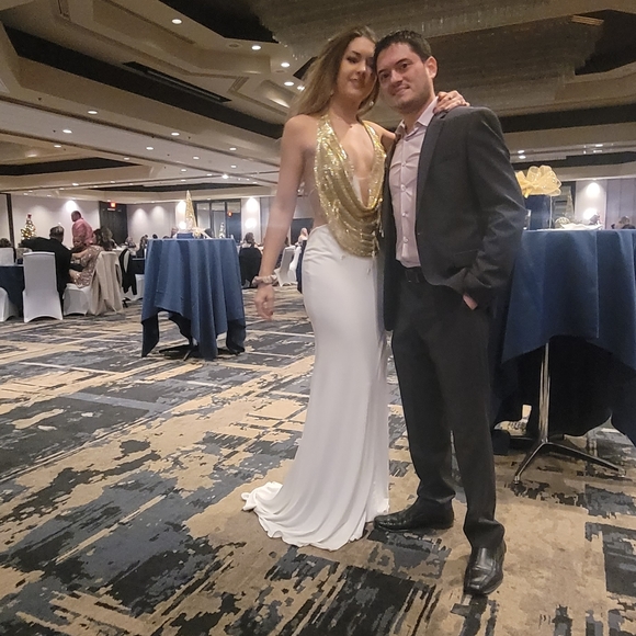 Gorgeous gala evening gown/ prom dress - White w shimmery gold draped Neckline - Picture 6 of 7